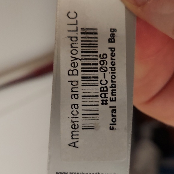 American And Beyond Floral Embroidered Bag - Picture 3 of 5